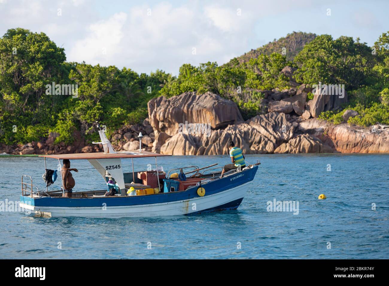 Seychelles, île Curieuse, bateau de pêche à l'ancre Banque D'Images