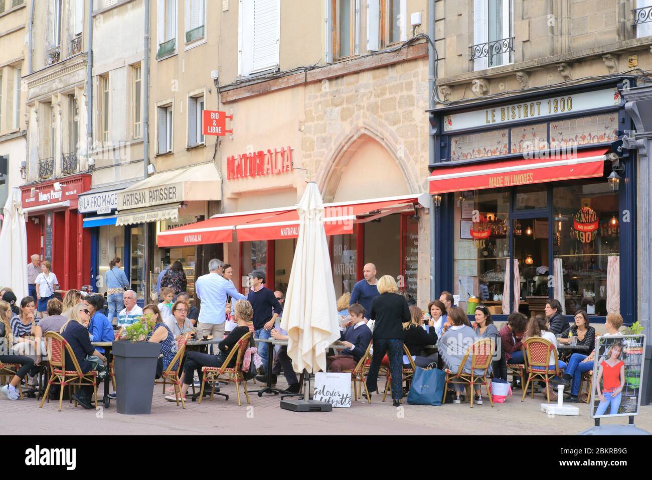 France, haute Vienne, Limoges, place des Bancs, terrasse du bar restaurant le Bistrot 1900 Banque D'Images
