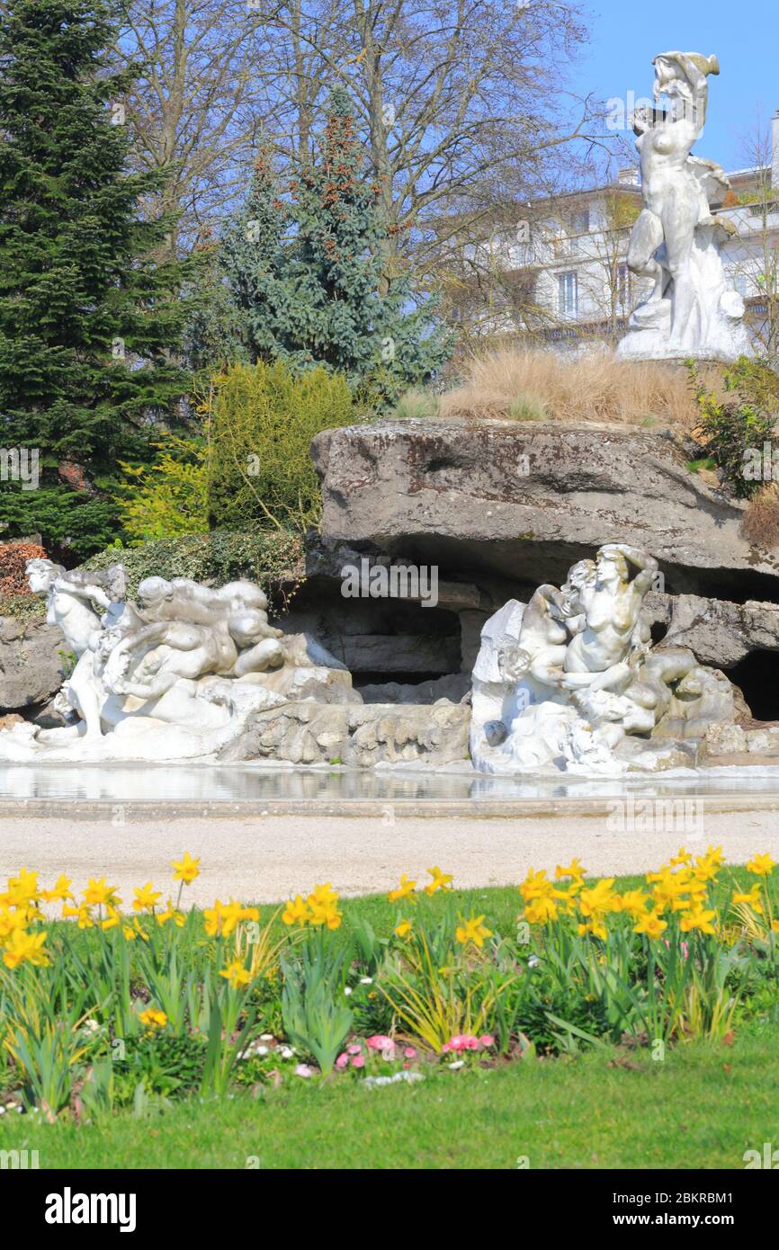 France, Loiret, Orléans, Parc Louis Pasteur, jardin public français fondé en 1927 et situé dans le périmètre de la vallée de la Loire, classé au patrimoine mondial de l'UNESCO, fontaine de Felix Charpentier (1926) Banque D'Images
