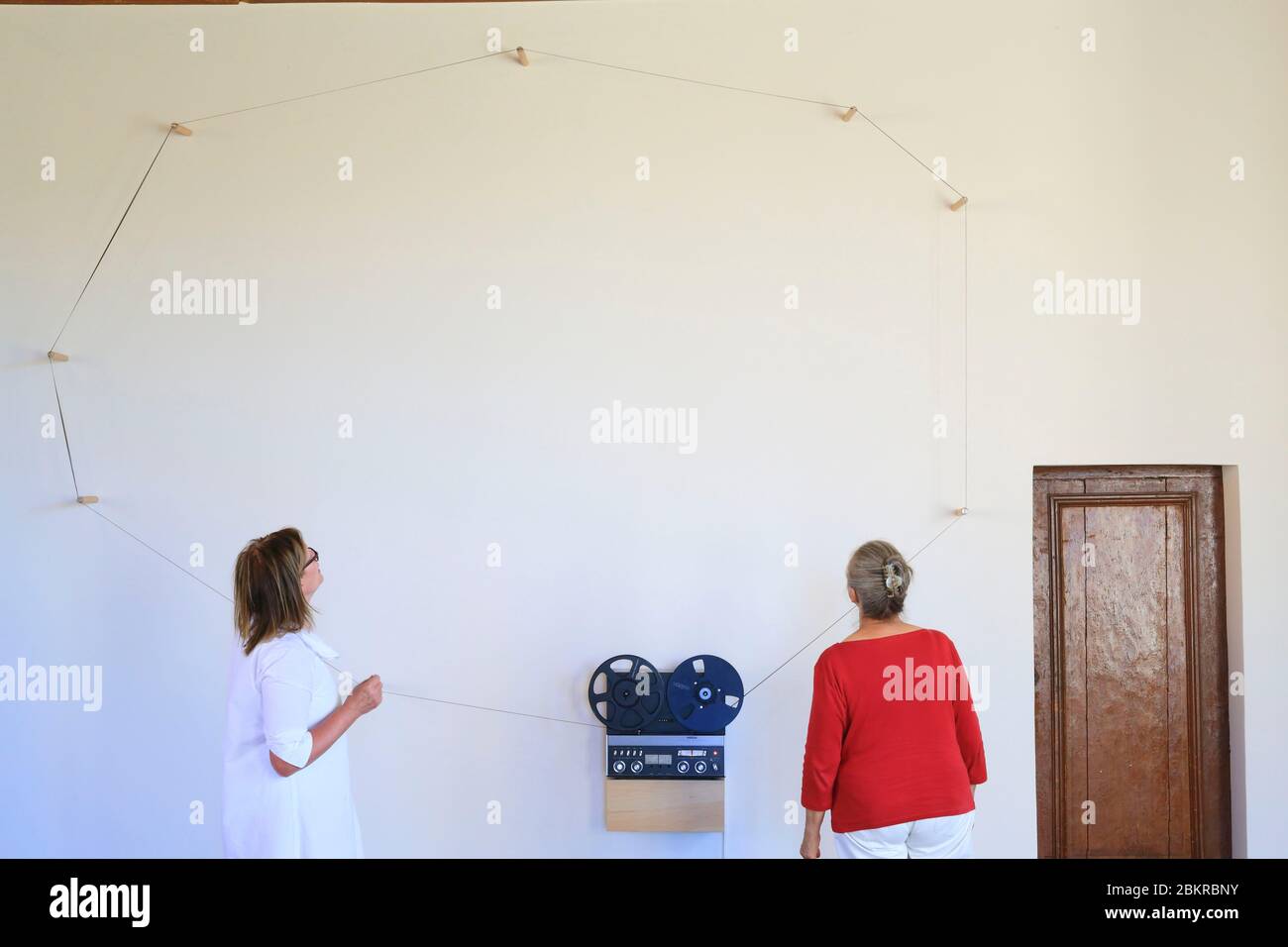 France, haute Vienne, Solignac, Château de la Borie (XVIIe siècle) style Renaissance tardif, exposition d'art contemporain avec une œuvre de WilliamHuntFrom Hand to Eye to Ear Banque D'Images