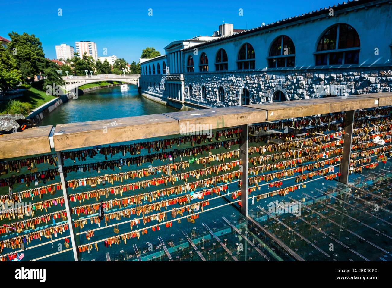 Slovénie, Ljubljana, pont de bouchers rempli de cadenas sur la rivière Ljubljana Banque D'Images