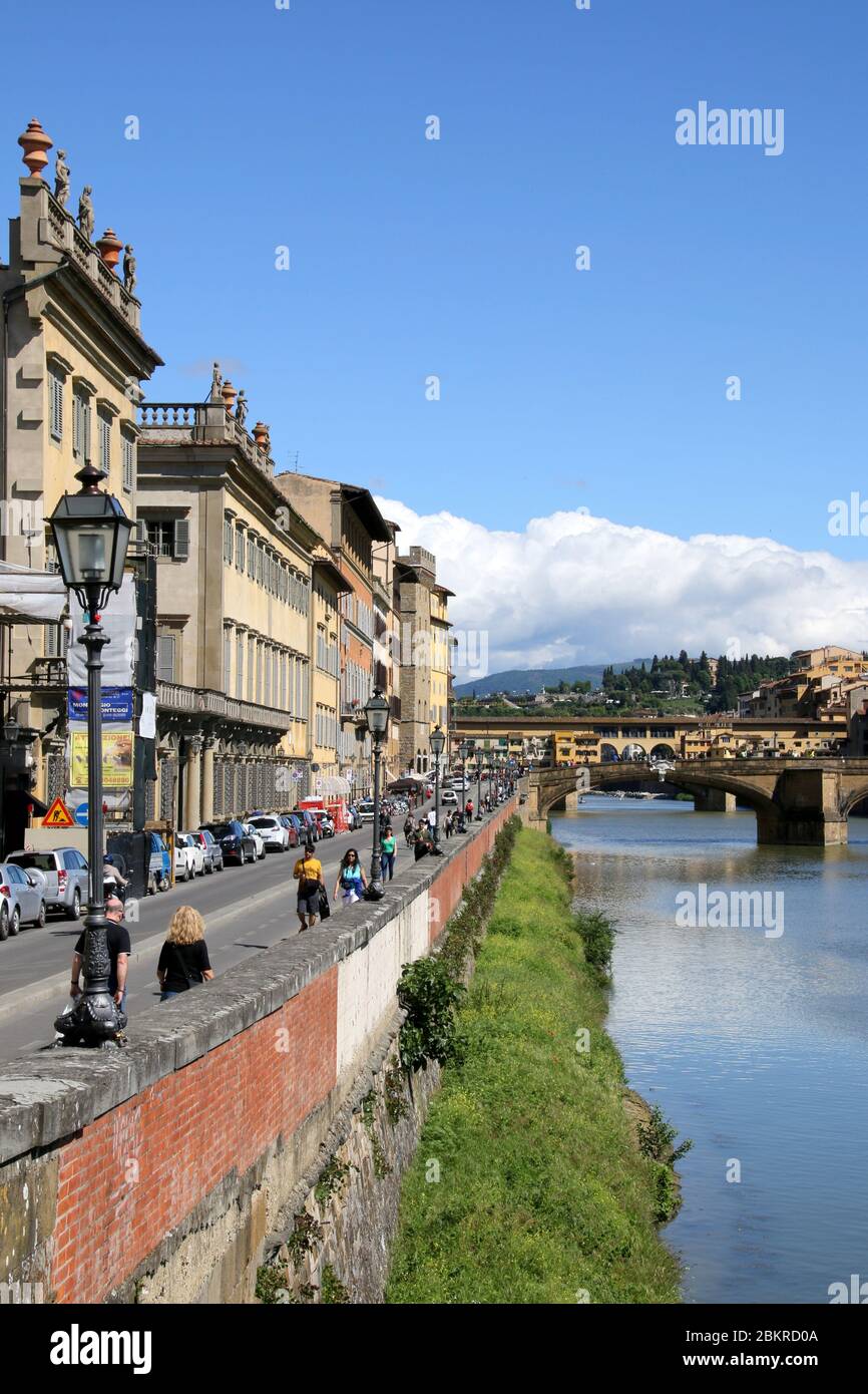 Il y a beaucoup de beaux bâtiments dans le pays pittoresque de l'Italie. Banque D'Images