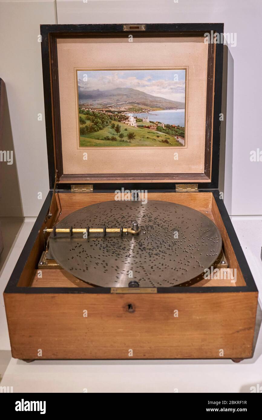 Italie, Emilie-Romagne, Bologne, musée des instruments de musique anciens, l'Oratoire de San Colombano (Oratorio San Colombano) qui abrite la collection Tagliavini, gramophone Banque D'Images