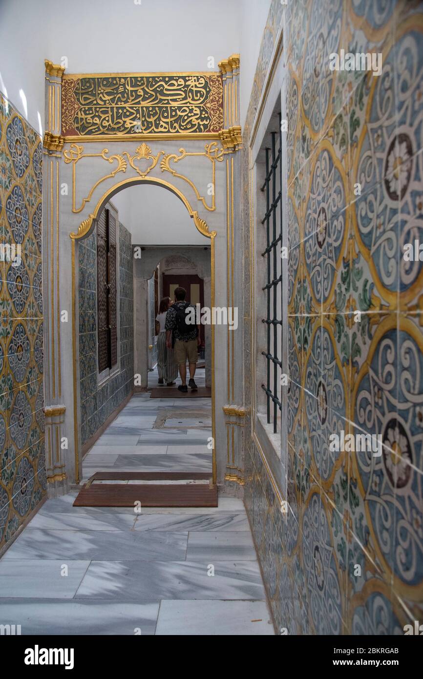 Turquie, Istanbul, palais de Topkapi, harem, dorures et mosaïques dans les couloirs des salles de douche Banque D'Images