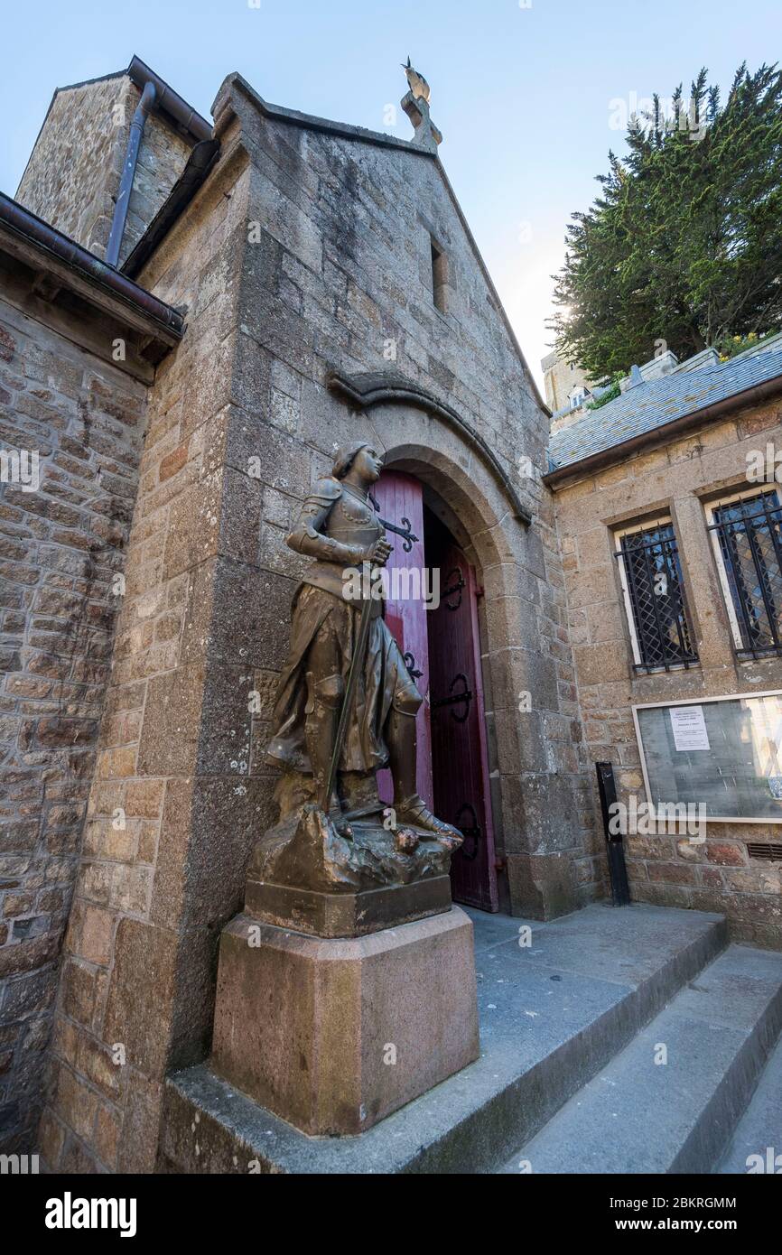 France, Manche, le MontSaintMichel, entrée à l'église SaintPierre par le côté nord transept