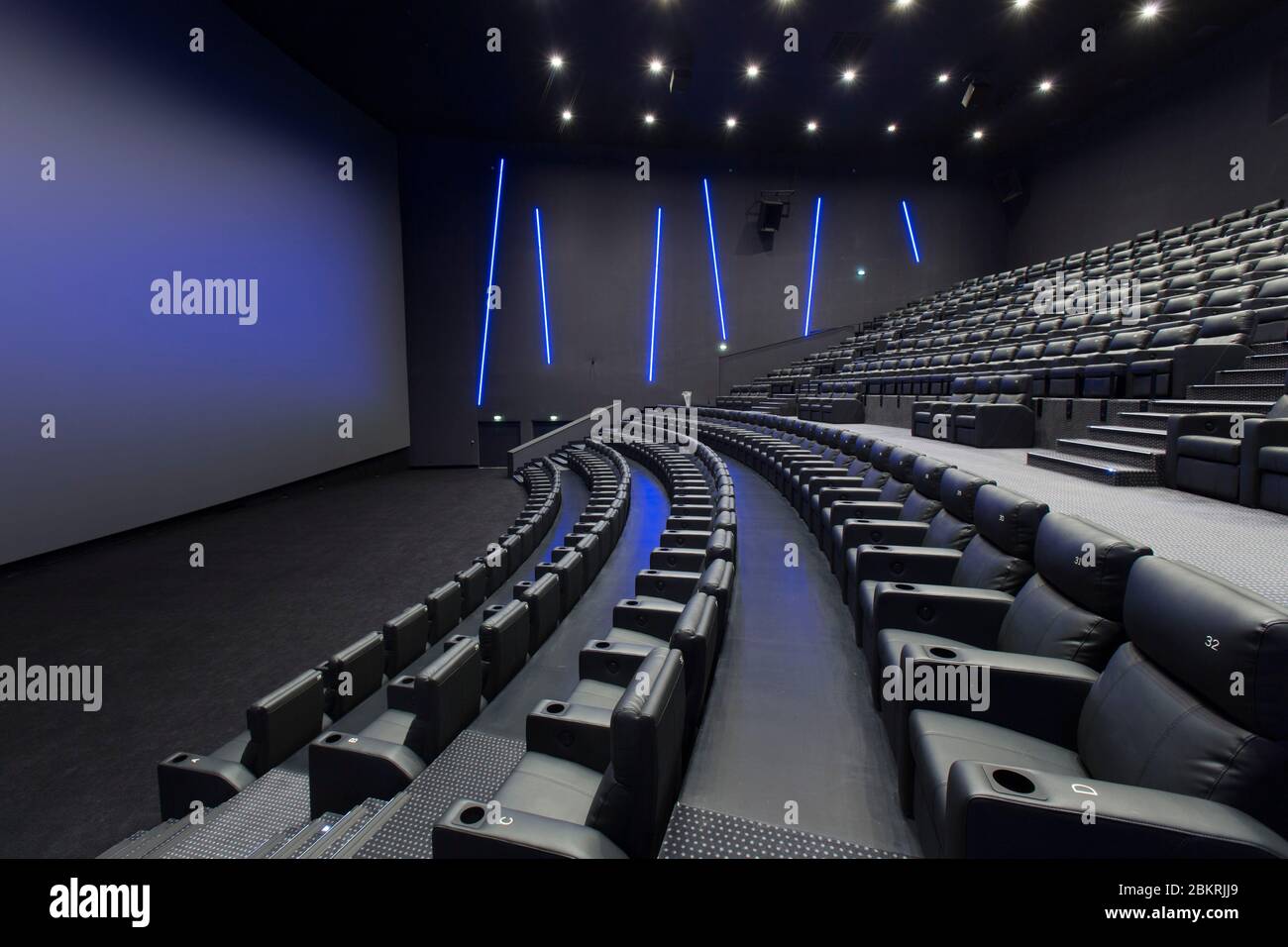 France Bouches Du Rhone Les Pennes Mirabeau Marseille Plan De Campagne Cinema Pate Salle Imax Architecte Atelier 4 Photo Stock Alamy
