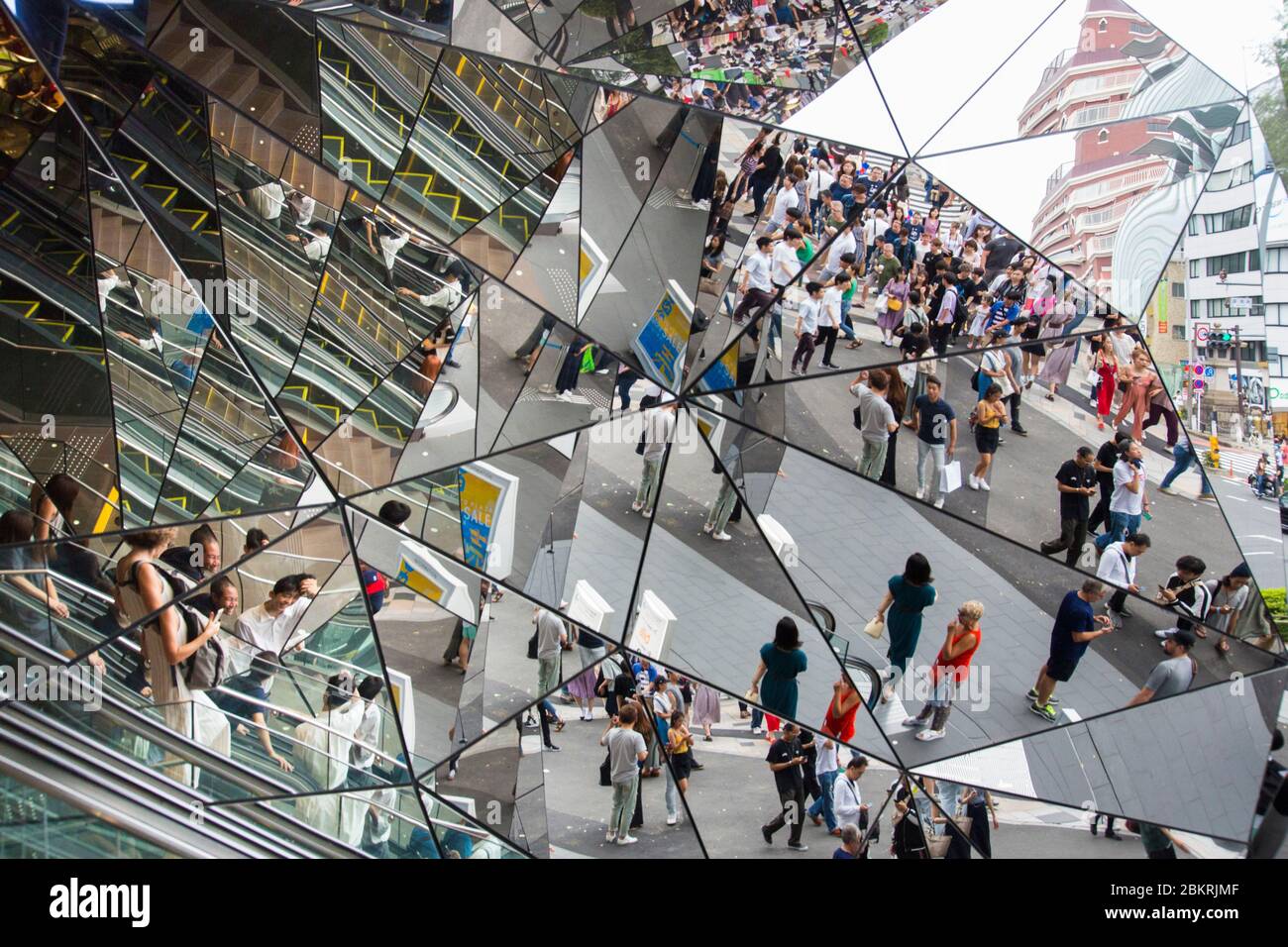 Japon, région de Kanto, Tokyo, entrée miroir du centre commercial Tokyu Plaza Omotesando Harajuku Banque D'Images