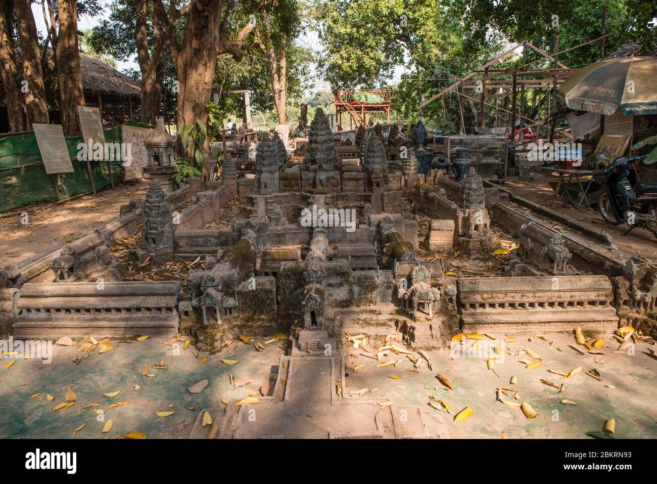 Cambodge, quartier de Siem Reap, orphelinat de petits anges et centre d'art khmer, reproduction miniature du temple d'Angkor Banque D'Images
