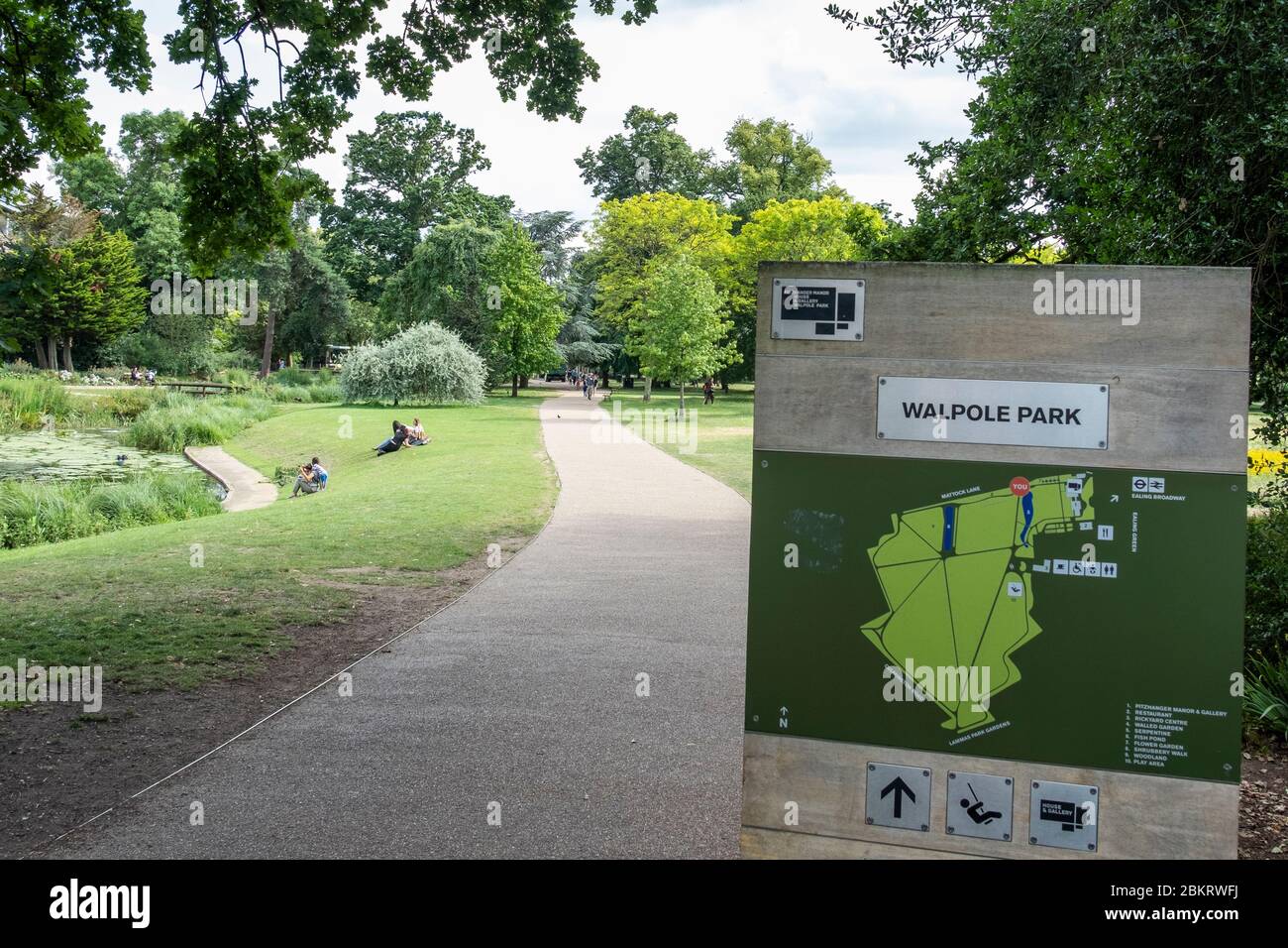 LONDRES- JUILLET 2019 : Walpole Park, un grand parc public ouvert par Pitzhanger Manor à Ealing, Londres Ouest Banque D'Images