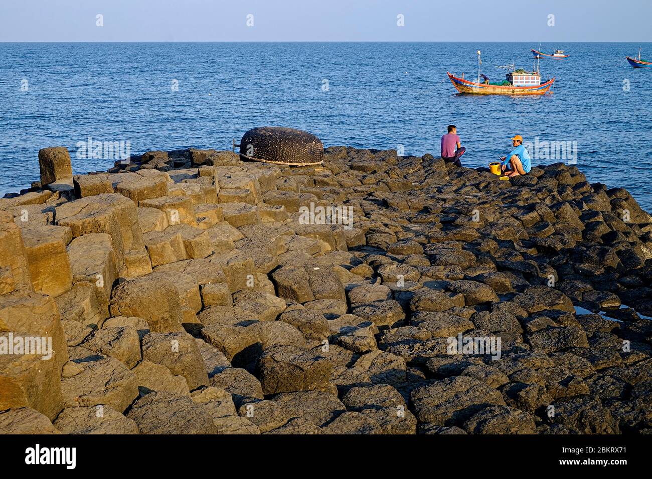 Vietnam, province de Phu yen, Ganh Da Dia, colonnes de roche de basalte, pont-jetée du géant vietnamien Banque D'Images