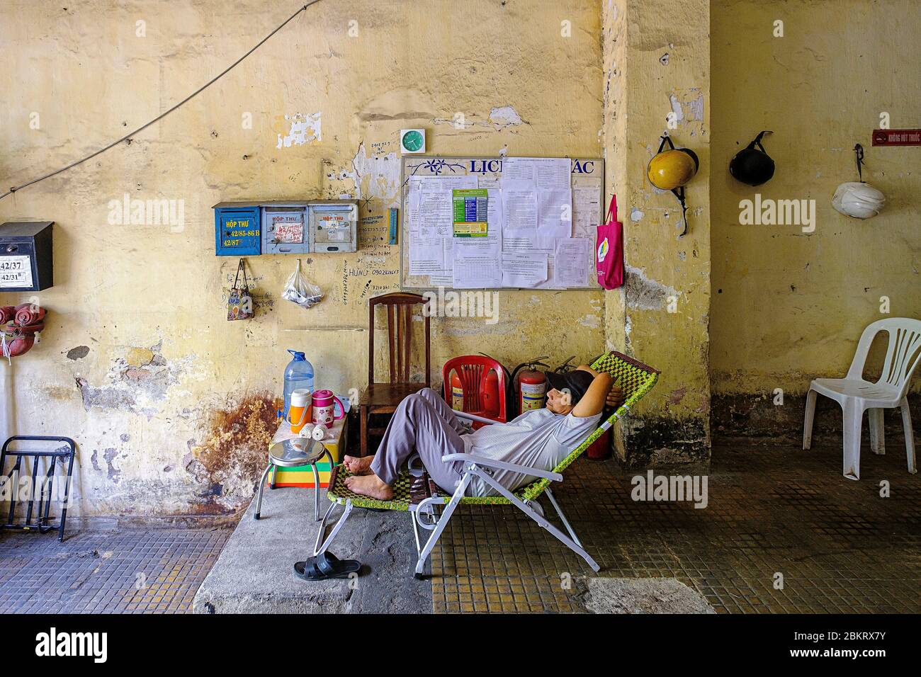 Vietnam, Ho Chi Minh ville, gardien de bâtiment Banque D'Images Vietnam, Ho Chi Minh ville, gardien de bâtiment Banque D'Images