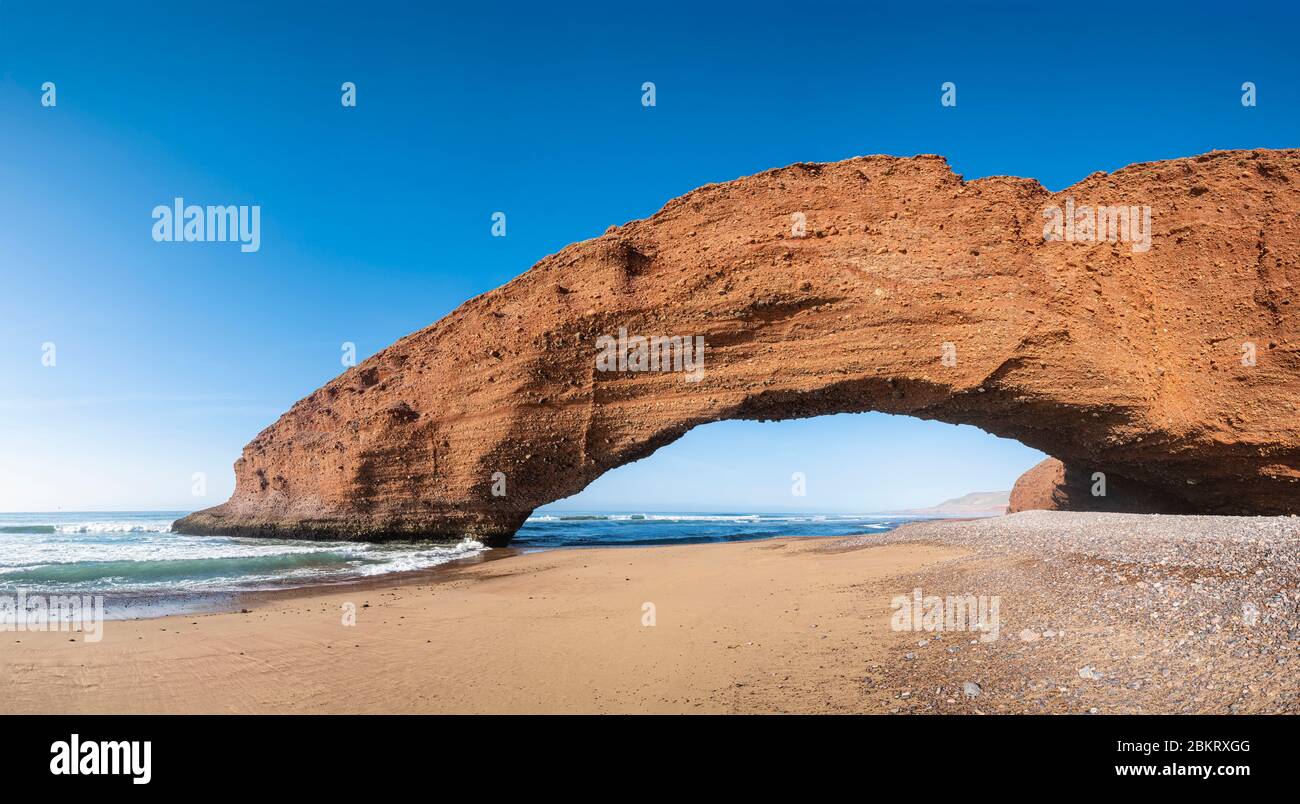 Maroc, région de Guelmim-Oued noun, plage de Sidi Ifni, arche naturelle Banque D'Images