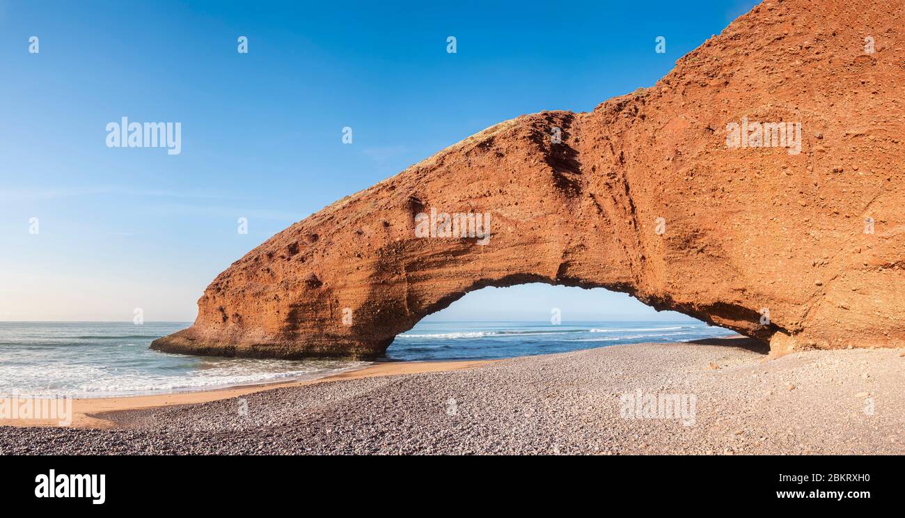 Maroc, région de Guelmim-Oued noun, plage de Sidi Ifni, arche naturelle Banque D'Images