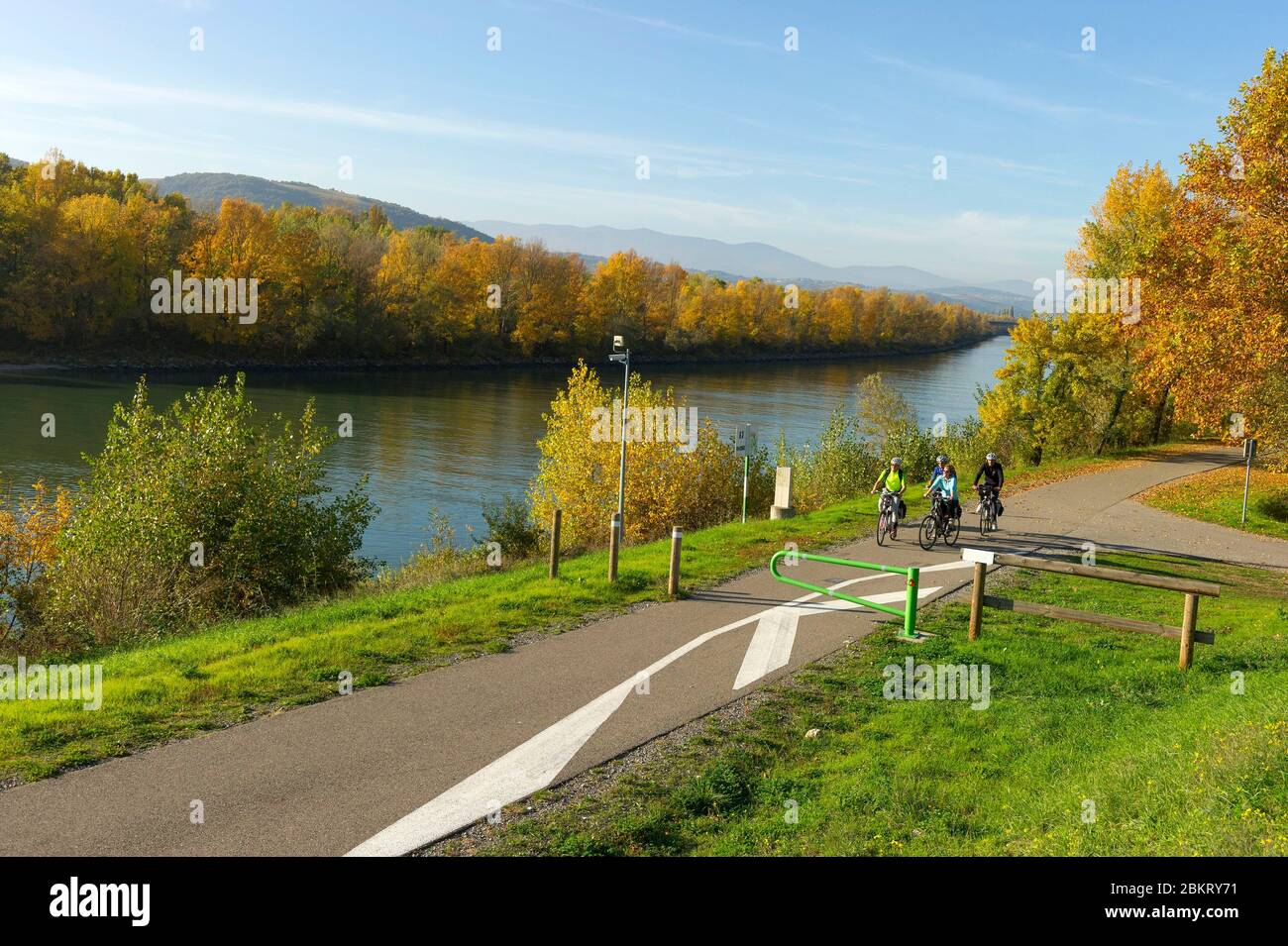 France, Drôme, Andancette, via Rhona, cyclistes sur les rives des Rhones à Andancette Banque D'Images