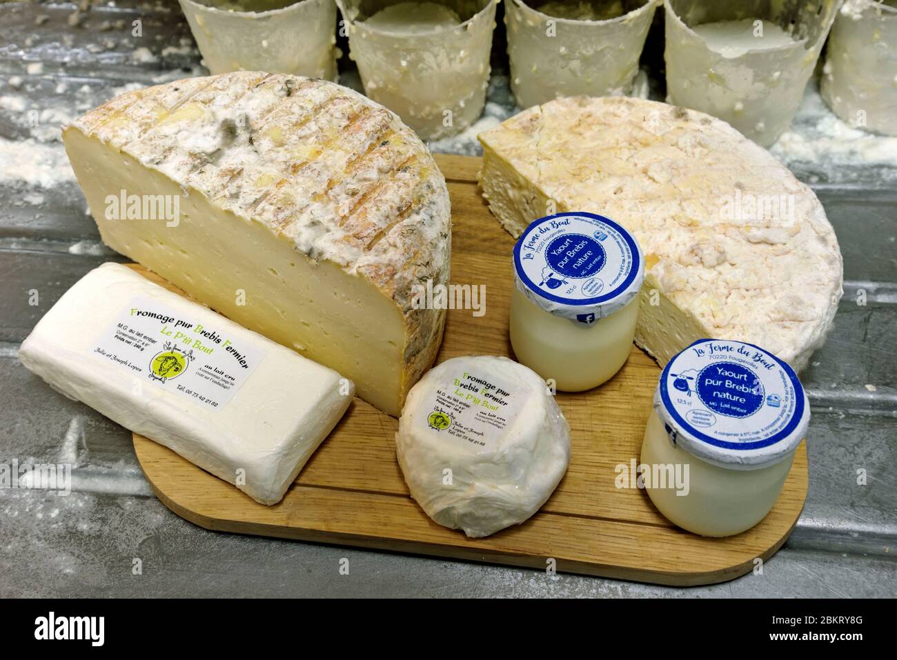 France, haute Saône, Fougerolles Saint Valbert, hameau le bout, ferme du  bout, fromage laitier, fromage de brebis, tomme, yaourt Photo Stock - Alamy