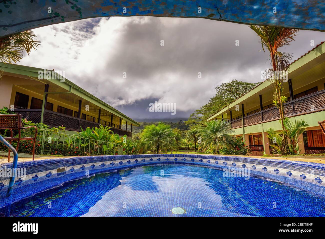 Hôtel laves Tacotal avec piscine extérieure à la Fortuna, Costa Rica Banque D'Images