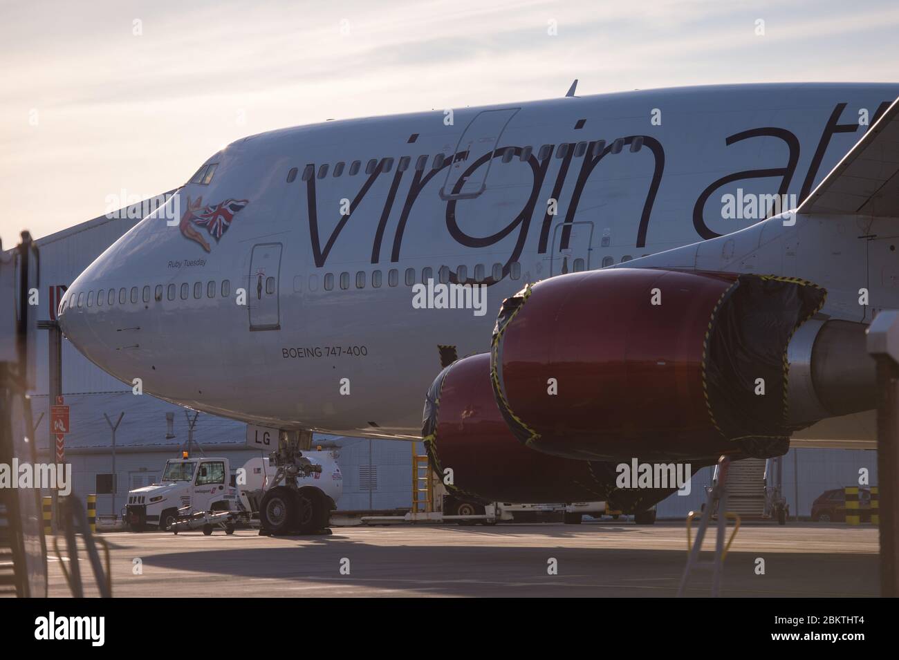 Glasgow, Royaume-Uni. 5 mai 2020. Photo : Virgin Atlantic (Ruby Tuesday) le Boeing 747-400 jumbo est mis à terre indéfiniment à l'aéroport de Glasgow pendant le confinement prolongé du coronavirus (COVID19). Virgin Atlantic a annoncé qu'elle gardera également ses activités fermées à Gatwick, ce qui aura des répercussions considérables pour d'autres compagnies aériennes et le sud de l'Angleterre. Crédit : Colin Fisher/Alay Live News Banque D'Images