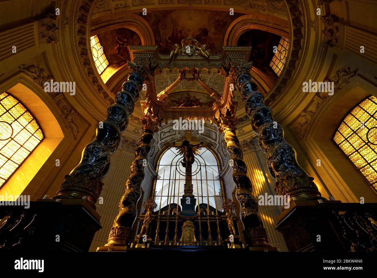 L'autel de l'église de la Dôme des Invalides à l'intérieur de l'Hôtel National des Invalides.Paris.France Banque D'Images