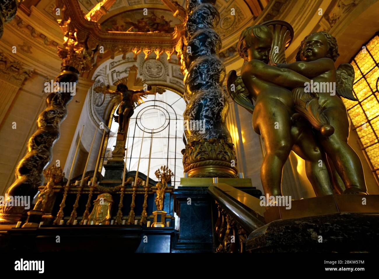 L'autel de l'église de la Dôme des Invalides à l'intérieur de l'Hôtel National des Invalides.Paris.France Banque D'Images