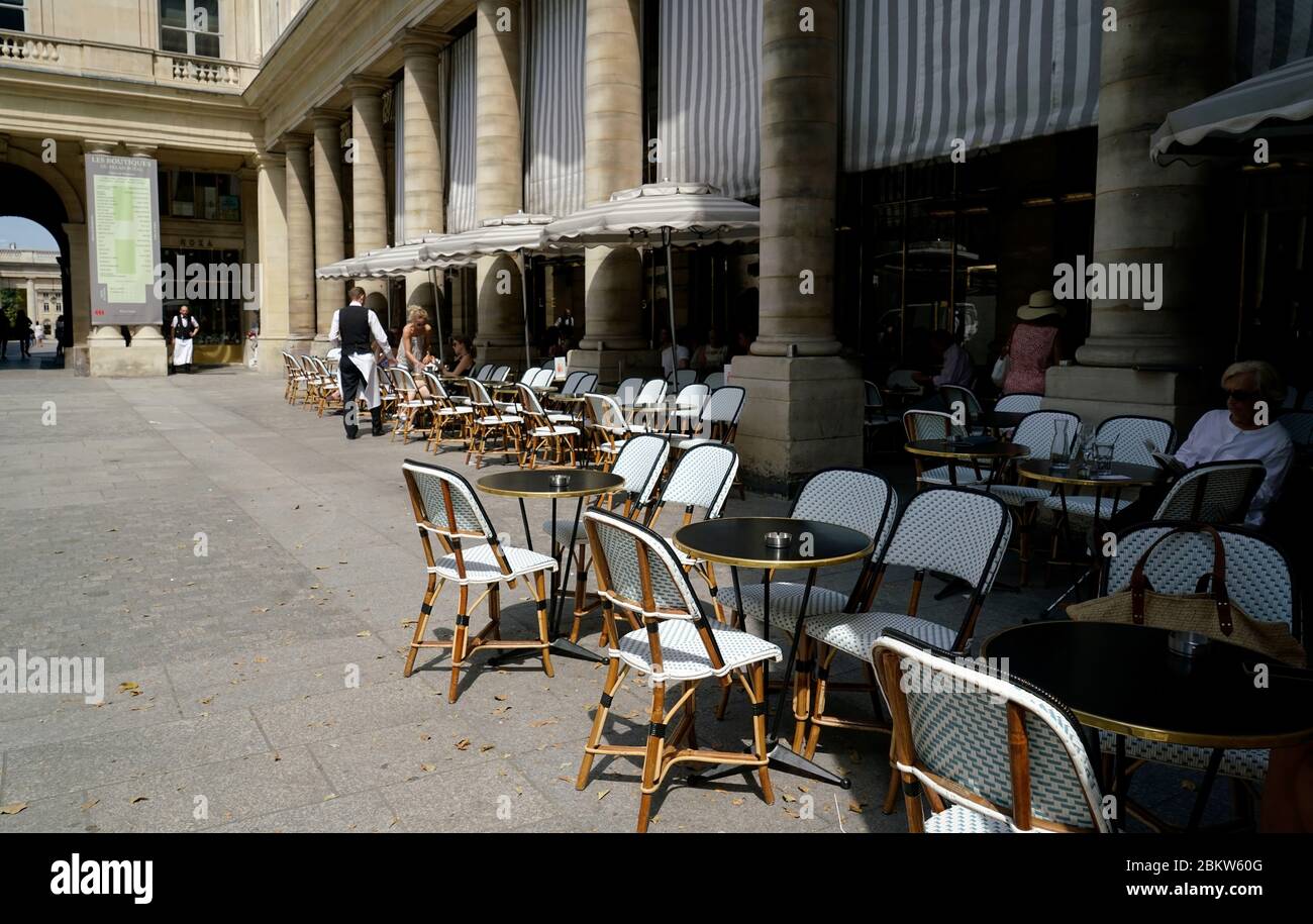 Le Nemours Cafe sur place Colette par le Palais-Royal.Paris.France Banque D'Images