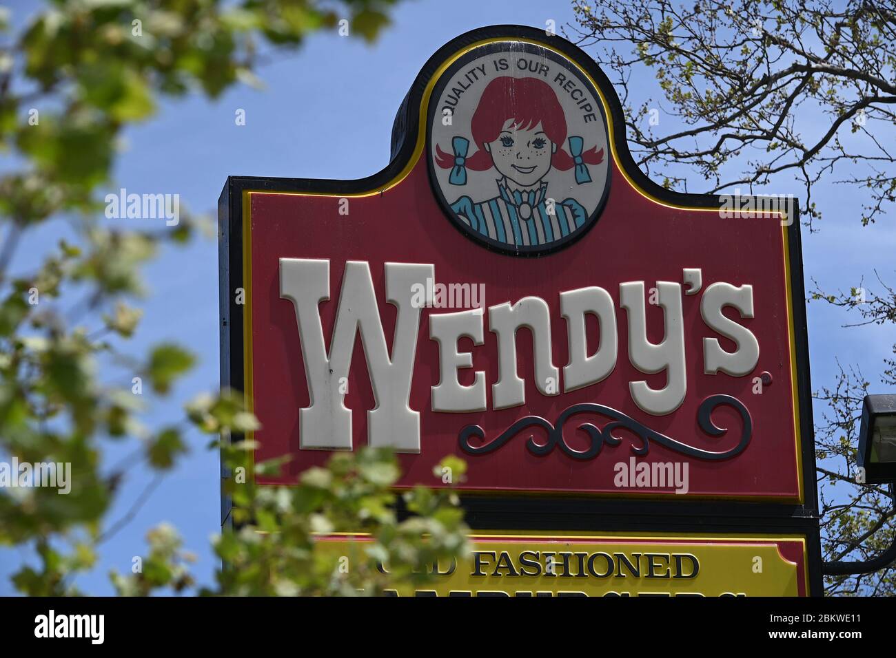 New York, États-Unis. 05e mai 2020. Certaines chaînes de restauration rapide de Wendy tirent temporairement des hamburgers de leur menu, car la pandémie COVID-19 touche les travailleurs de la chaîne d'approvisionnement en viande aux États-Unis, image d'un restaurant Wendy's à New York, NY, le 5 mai 2020. (Anthony Behar/Sipa USA) crédit: SIPA USA/Alay Live News Banque D'Images