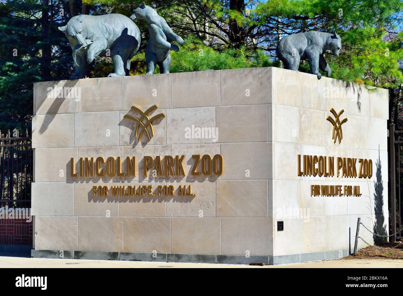 Chicago, Illinois, États-Unis. Un panneau à l'entrée du zoo de Lincoln Park dans Lincoln Park sur le côté nord de la ville. Banque D'Images