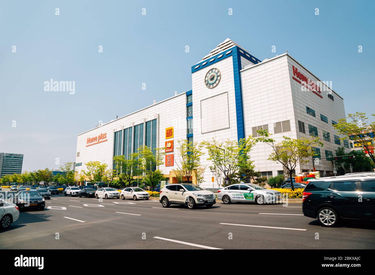 Suwon, Corée - 30 avril 2020 : Home plus, célèbre grand centre commercial coréen Banque D'Images