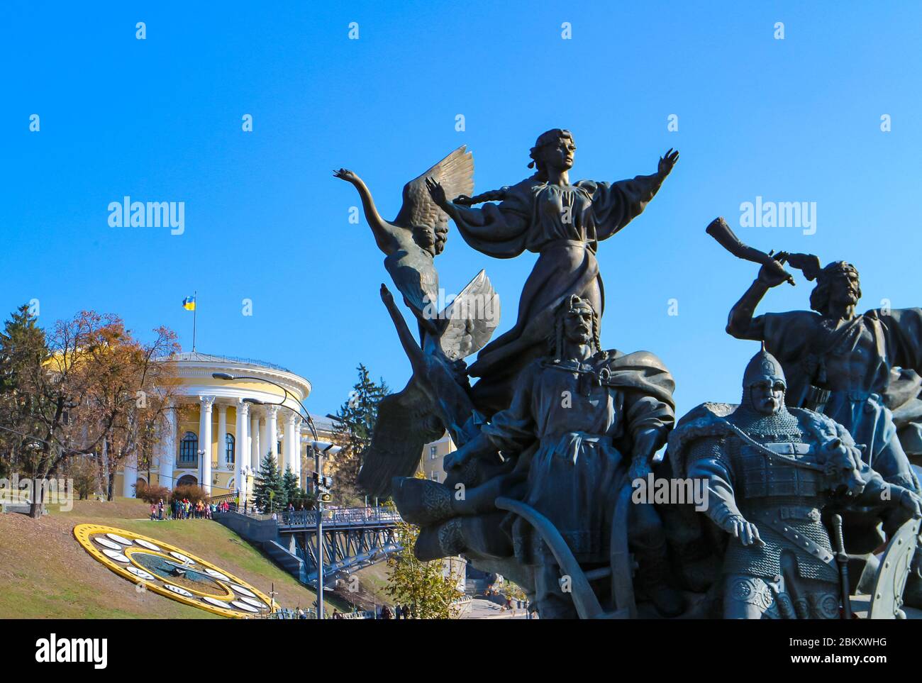 Monument aux fondateurs de Kiev sur Maidan Nezalezhnosti (place de l'indépendance) dans le centre de Kiev, capitale de l'Ukraine. Banque D'Images