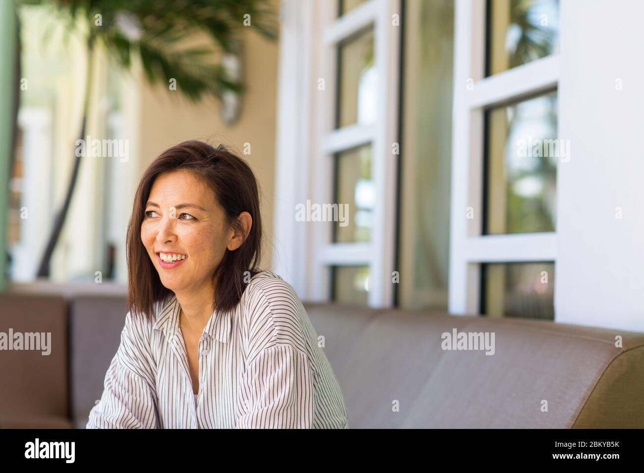 Portrait d'une belle femme asiatique confiante. Banque D'Images