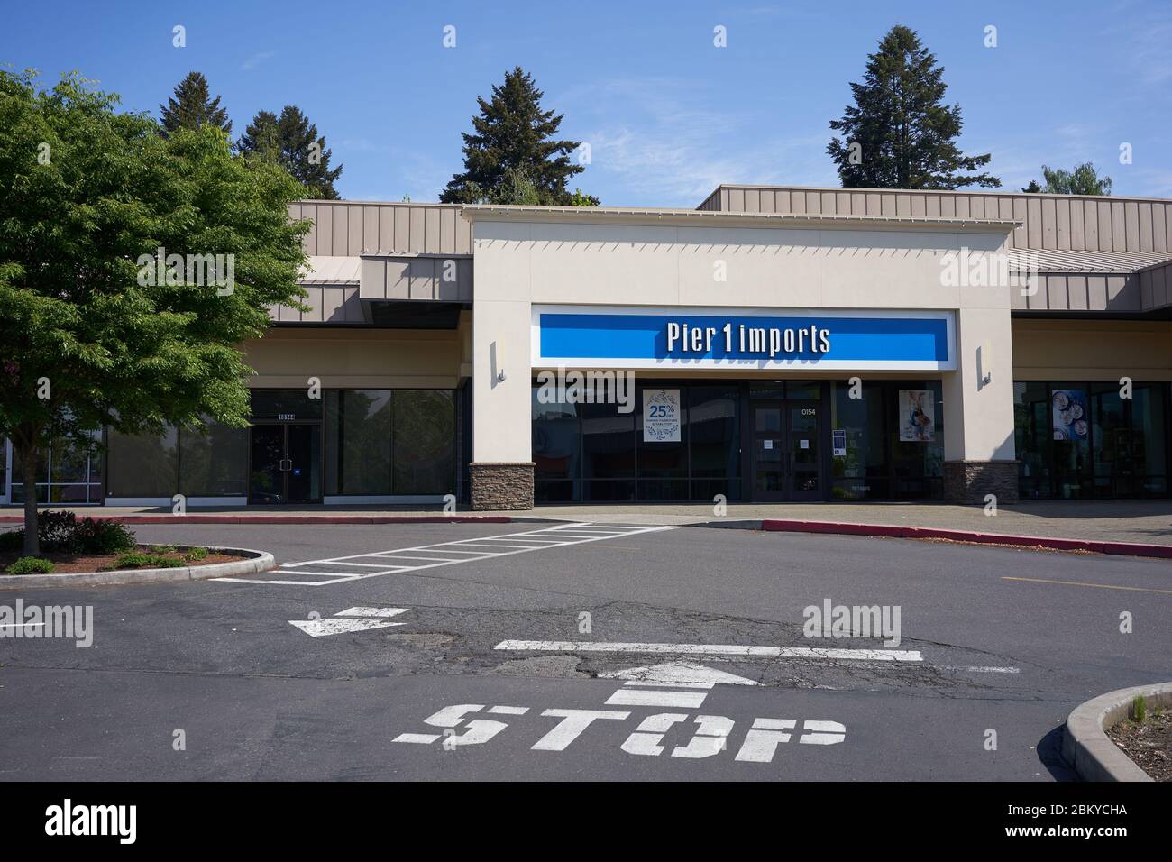 Fermé Pier 1 importe un magasin de détail à Tigard, Oregon, pendant la crise du coronavirus. Banque D'Images