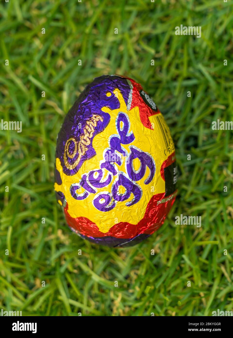 Cadbury Creme Egg, présenté pour la première fois par Cadbury's en 1963 et populaire à Pâques dans le monde entier. Banque D'Images