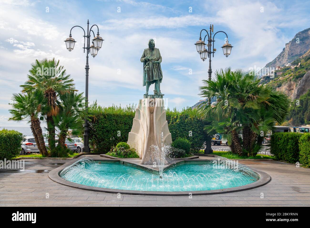 Amalfi, Italie - 1er novembre 2019 : statue de Flavio Gioia dans la ville d'Amalfi Banque D'Images