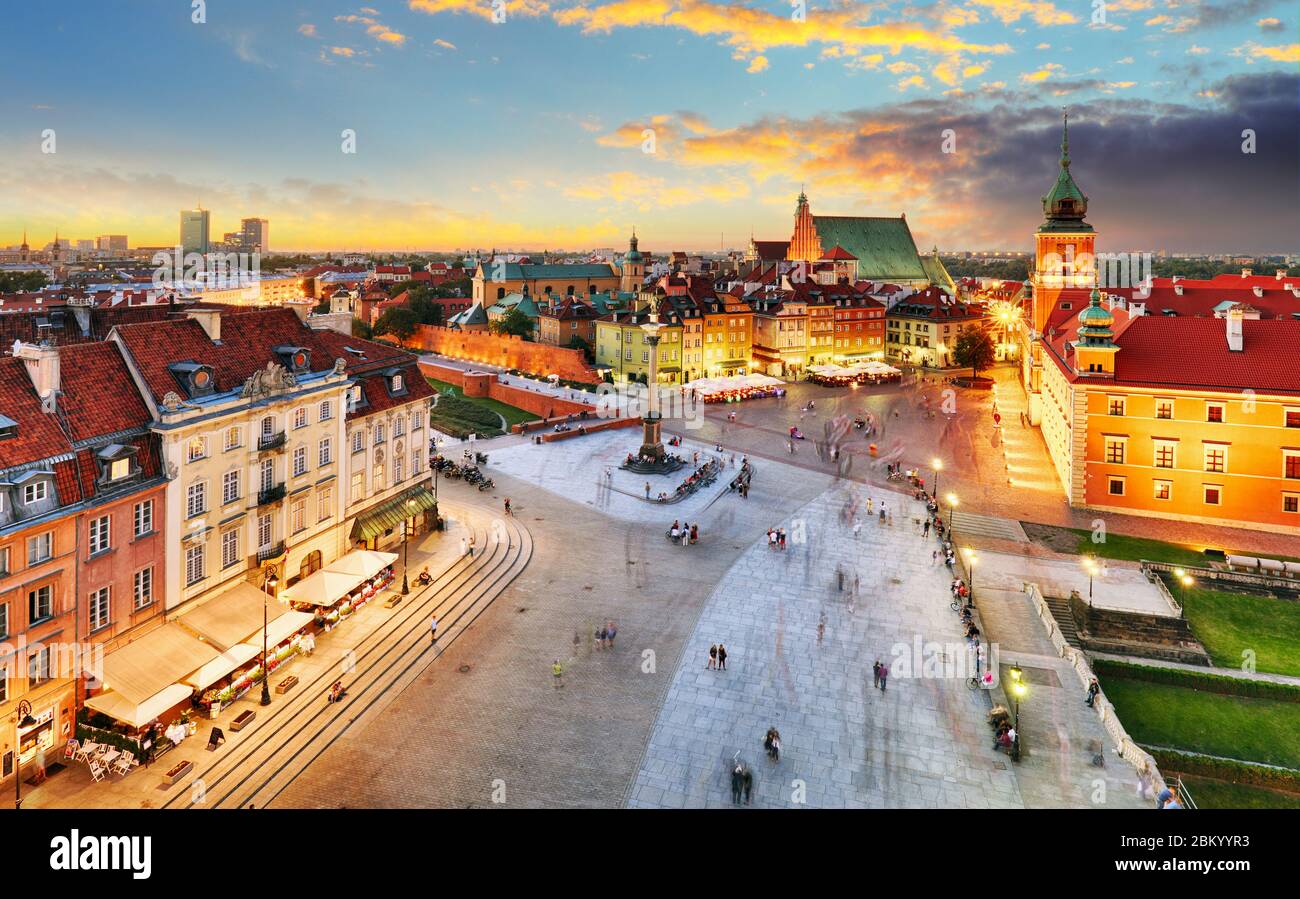 Place de la vieille ville de Varsovie, Château Royal, au coucher du soleil, Pologne Banque D'Images