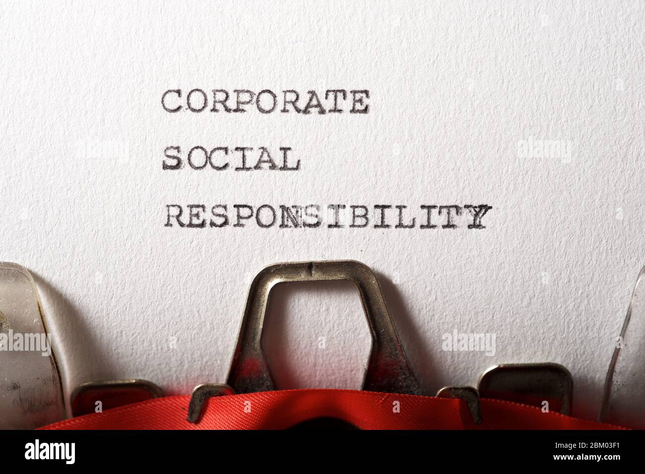 Responsabilité sociale de l'entreprise texte écrit avec une machine à écrire. Banque D'Images