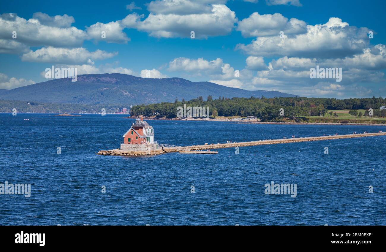 Phare de brique sur Blue Water Banque D'Images