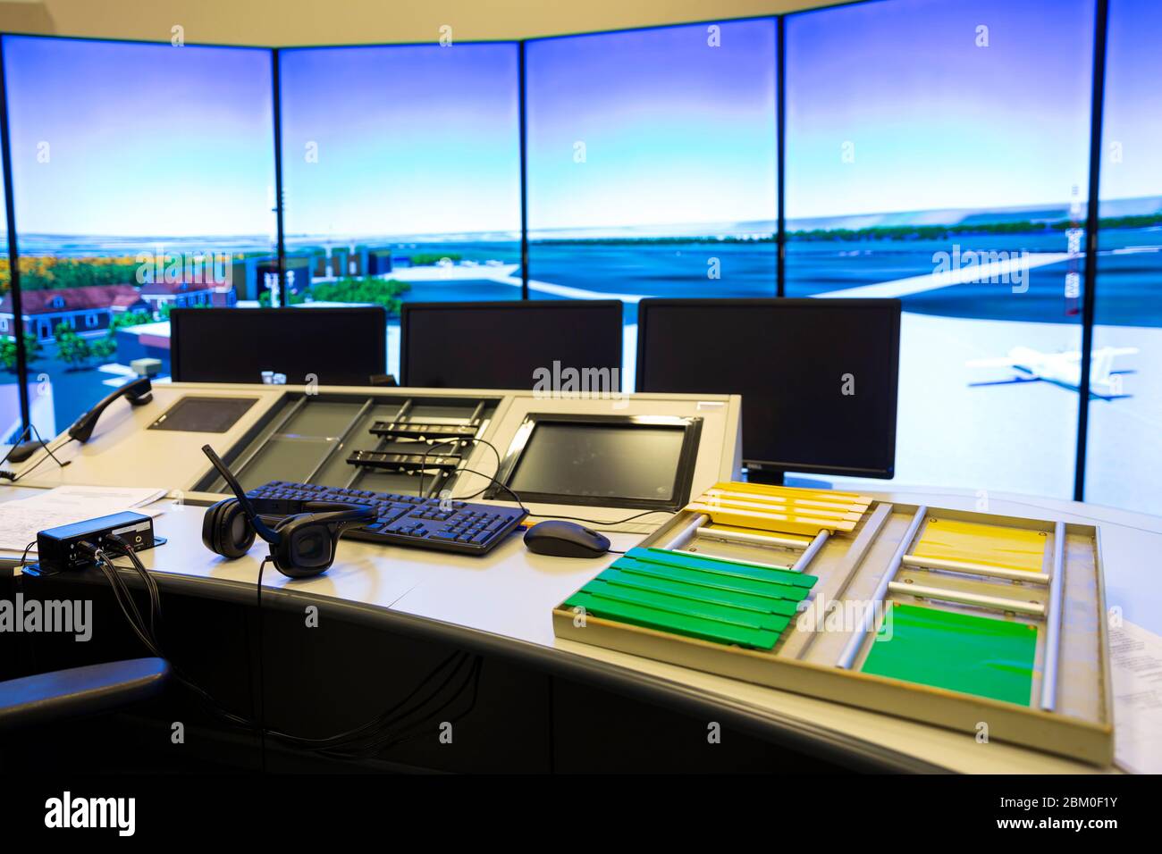 Station de simulation de contrôle de la circulation aérienne. Banque D'Images