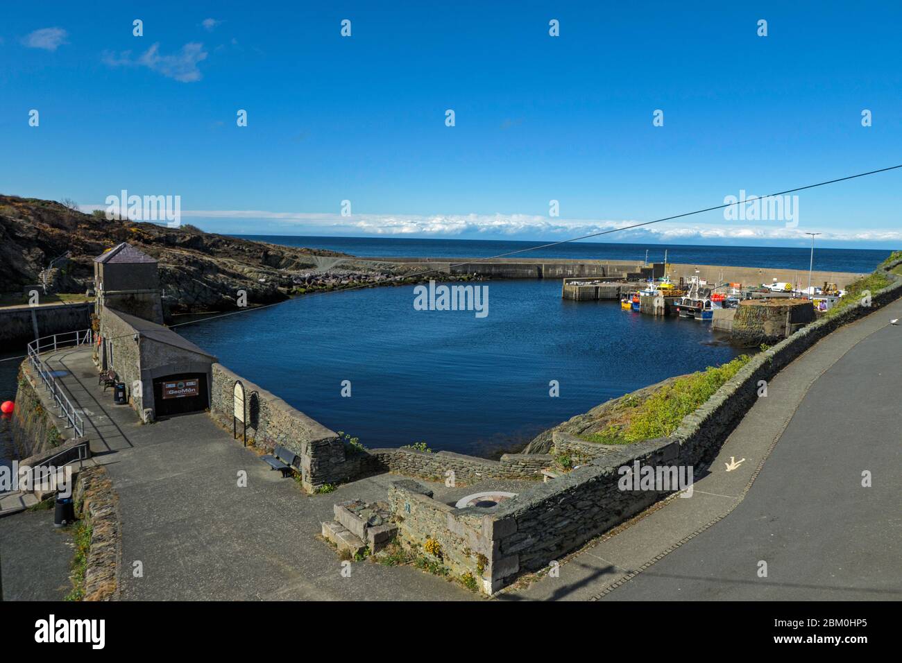 Port d'Amlwch. Pendant le verrouillage C-10. Banque D'Images