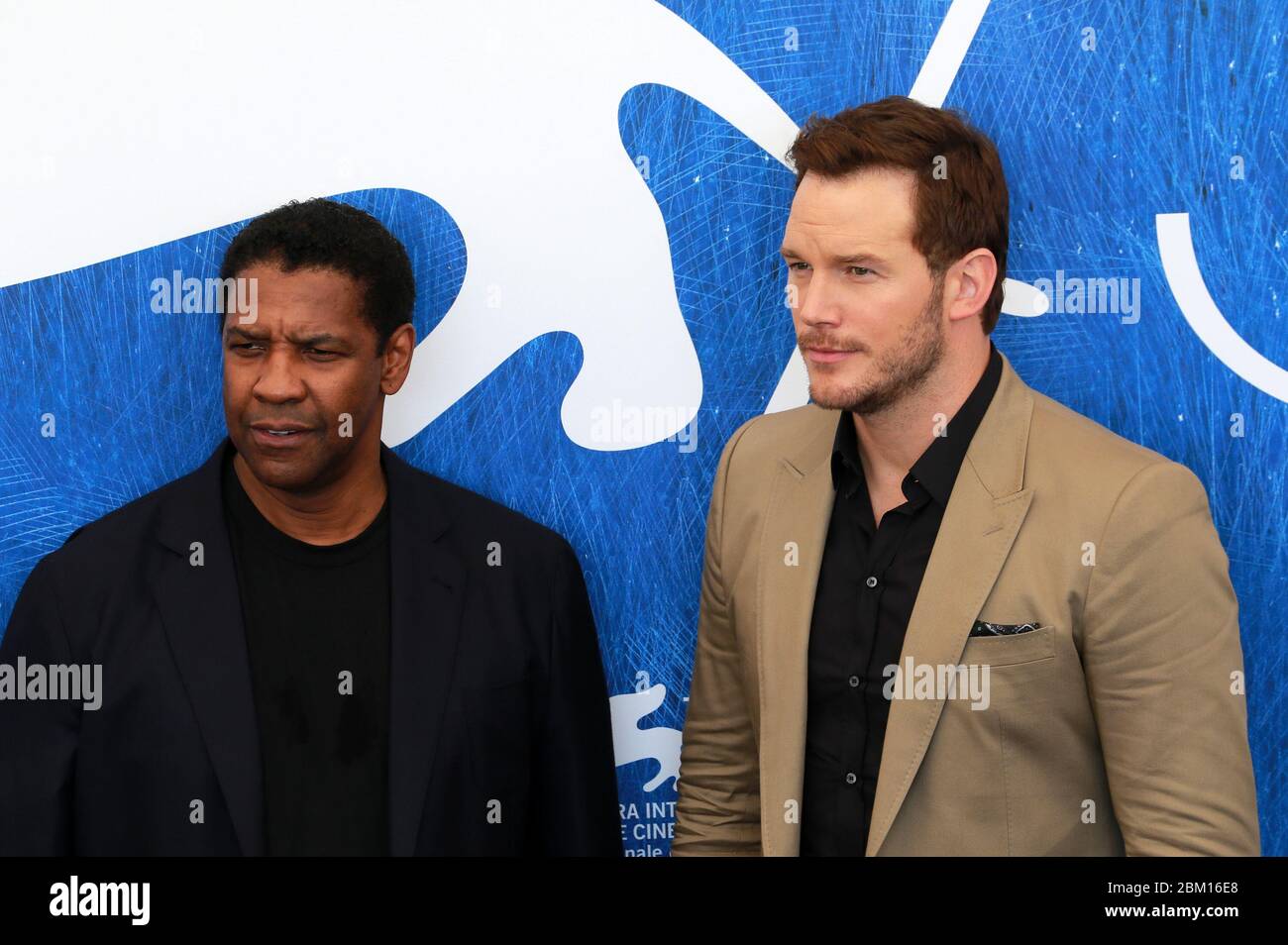 VENISE, ITALIE - SEPTEMBRE 10 : Chris Pratt et Denzel Washington assistent à la séance photo pour « les sept magnifiques » Banque D'Images