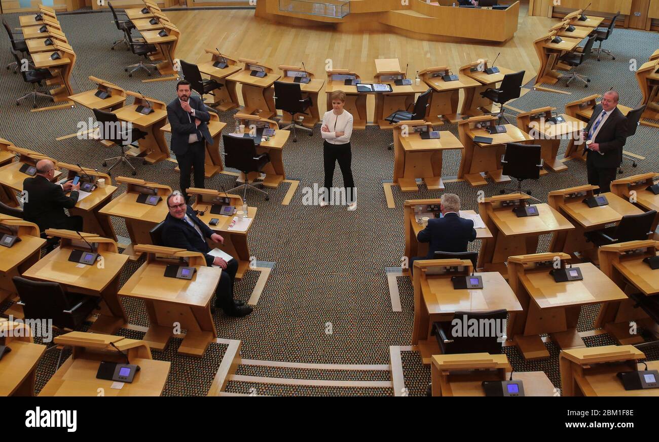 Nicola Sturgeon avant Covid-19 questions du Premier ministre au Parlement écossais, à Édimbourg. Banque D'Images