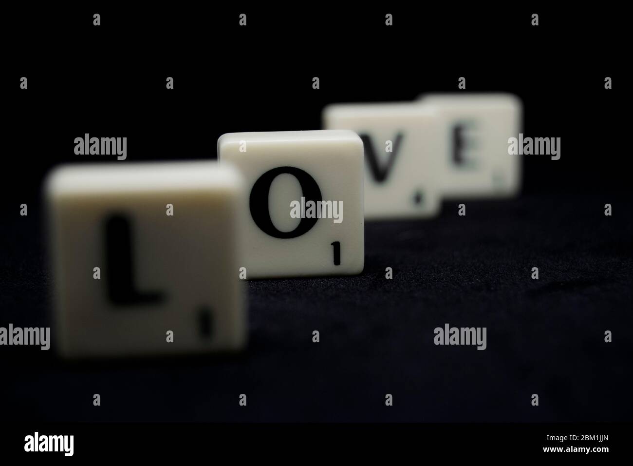 Des lettres en mosaïque orthographiant le mot amour Banque D'Images