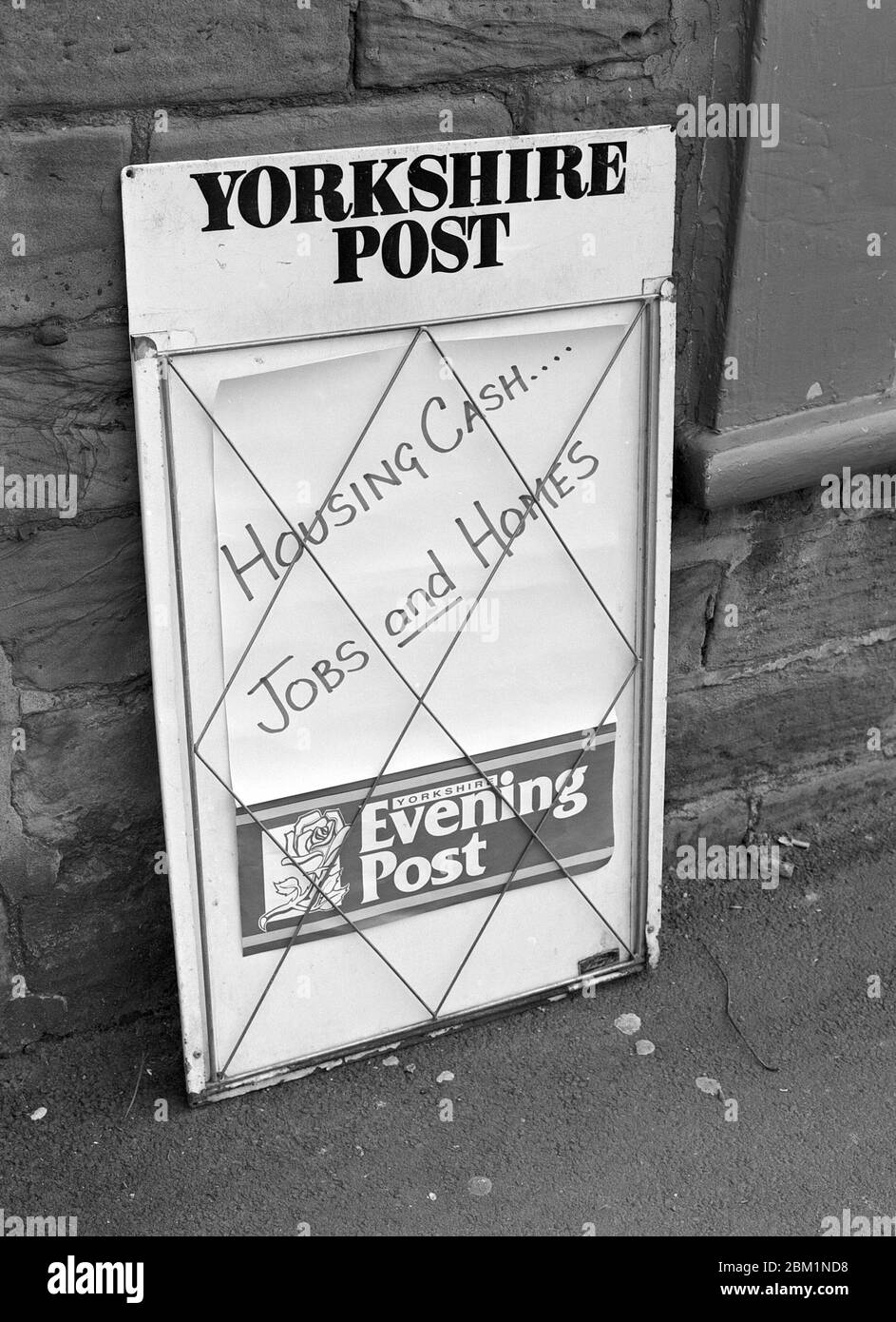 1994, stand de nouvelles de poteau publicitaire du Yorkshire, nord de l'Angleterre Banque D'Images
