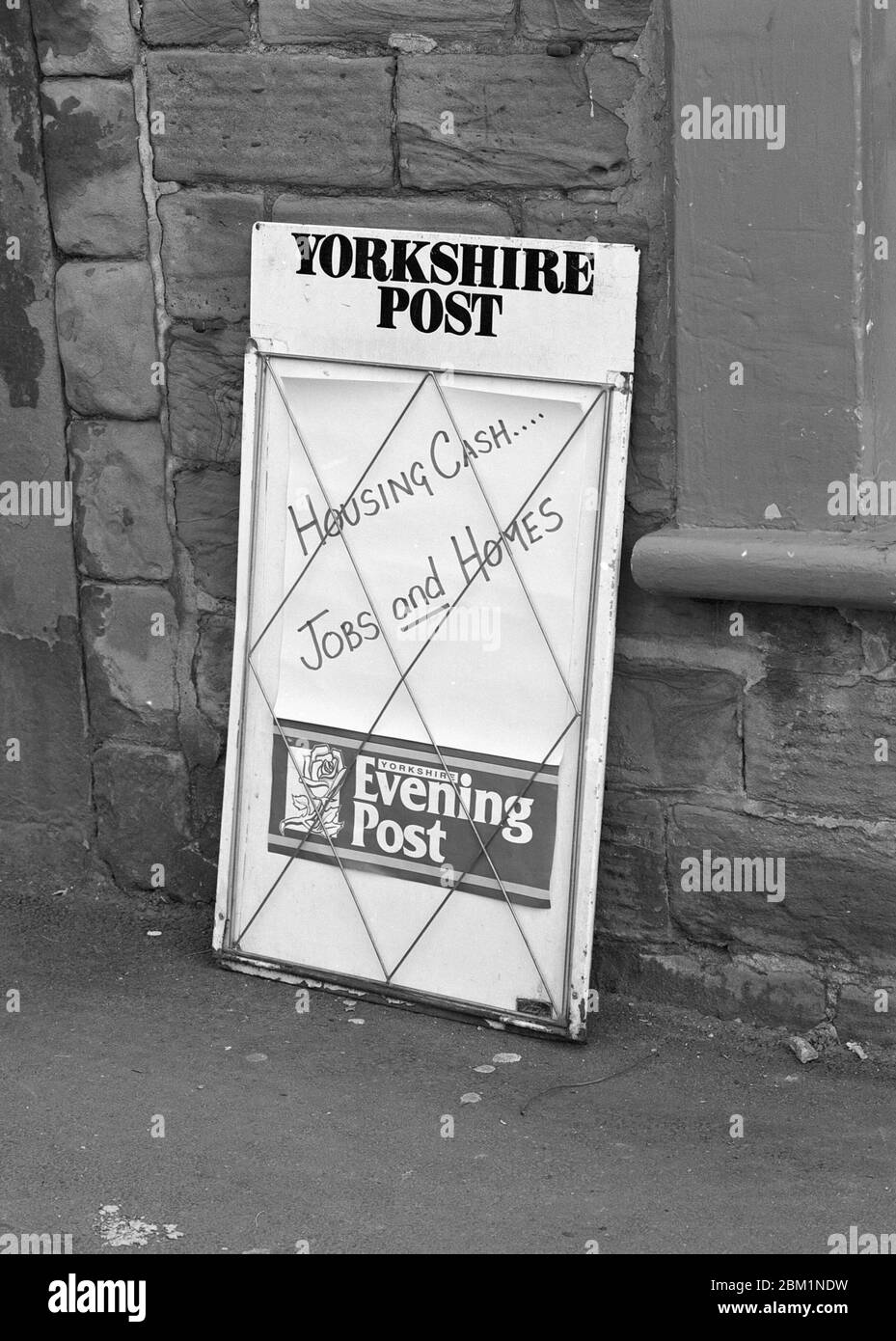 1994, stand de nouvelles de poteau publicitaire du Yorkshire, nord de l'Angleterre Banque D'Images