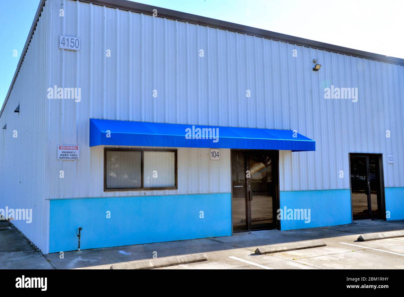 Melbourne, Floride, États-Unis. 6 mai 2020 l'adresse indiquée pour Silvercorp USA sur le site de la Florida Division of Corporation est une unité vide dans un complexe industriel de Dow Road, Le Venezuela a deux Américains en garde à vue qu'il affirme avoir été impliqué dans une tentative d'invasion échouée qui a fonctionné pour la compagnie de sécurité basée en Floride. Le PDG de Silvercorp, John Goudreau, a identifié les Américains comme étant des emplyoyés. Crédit photo : Julian Leek/Alay Live News Banque D'Images