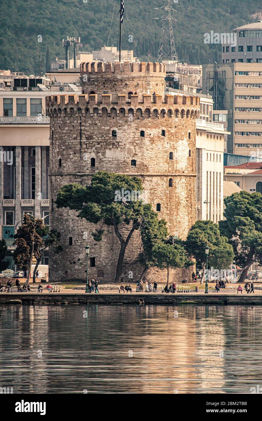 Tour blanche de la ville de Thessalonique, prise de vue depuis la mer avec téléobjectif, vue rare Banque D'Images