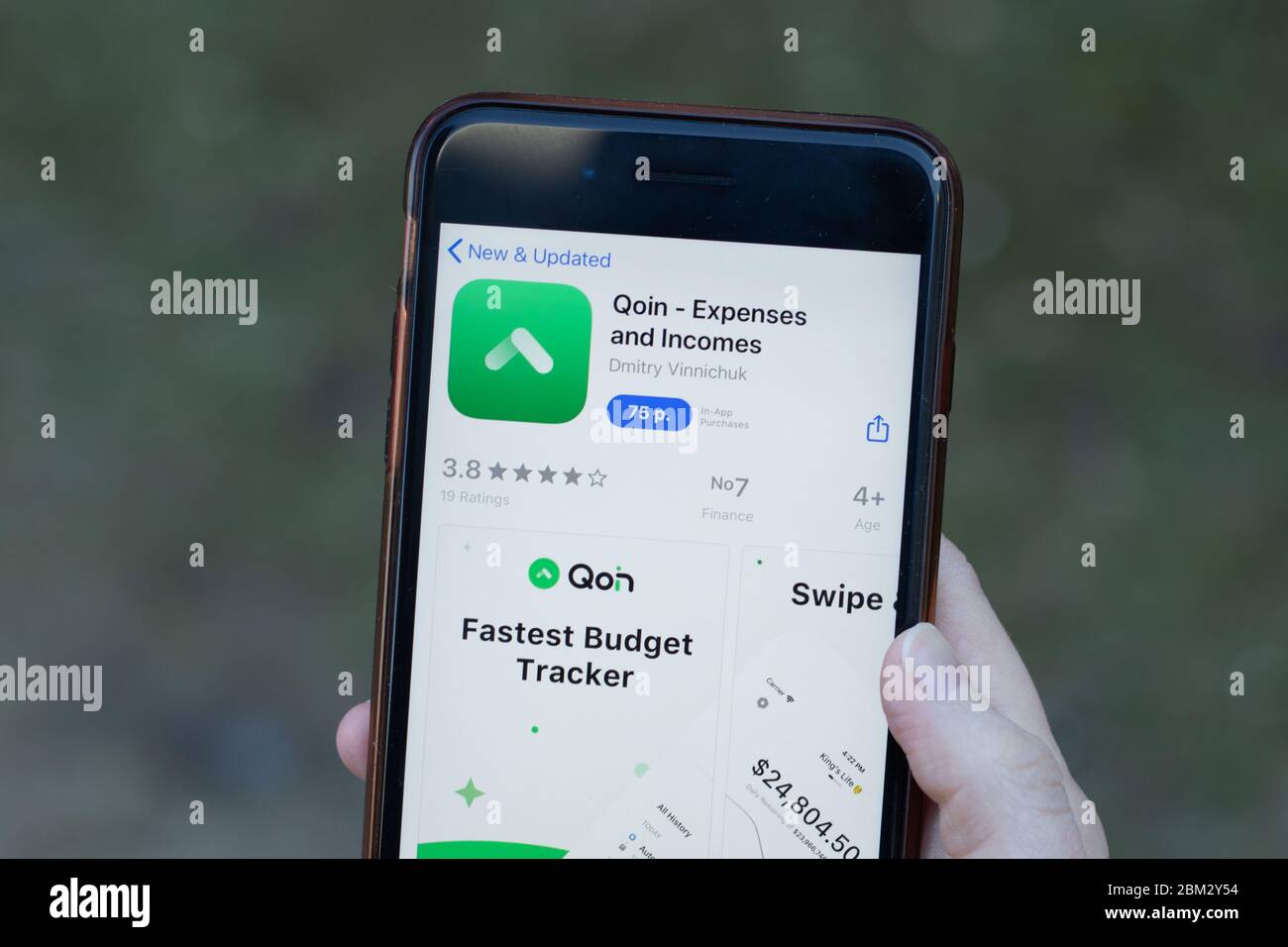 New York, États-Unis - 1er mai 2020 : gros plan du logo de l'application Qoin sur l'écran du téléphone, Editorial Banque D'Images