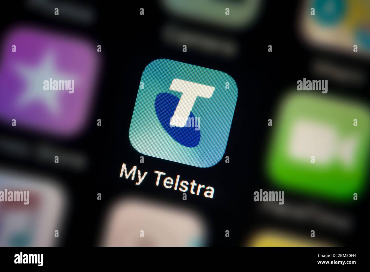 Gros plan de l'icône de l'application Telstra, comme illustré sur l'écran d'un smartphone (usage éditorial uniquement) Banque D'Images