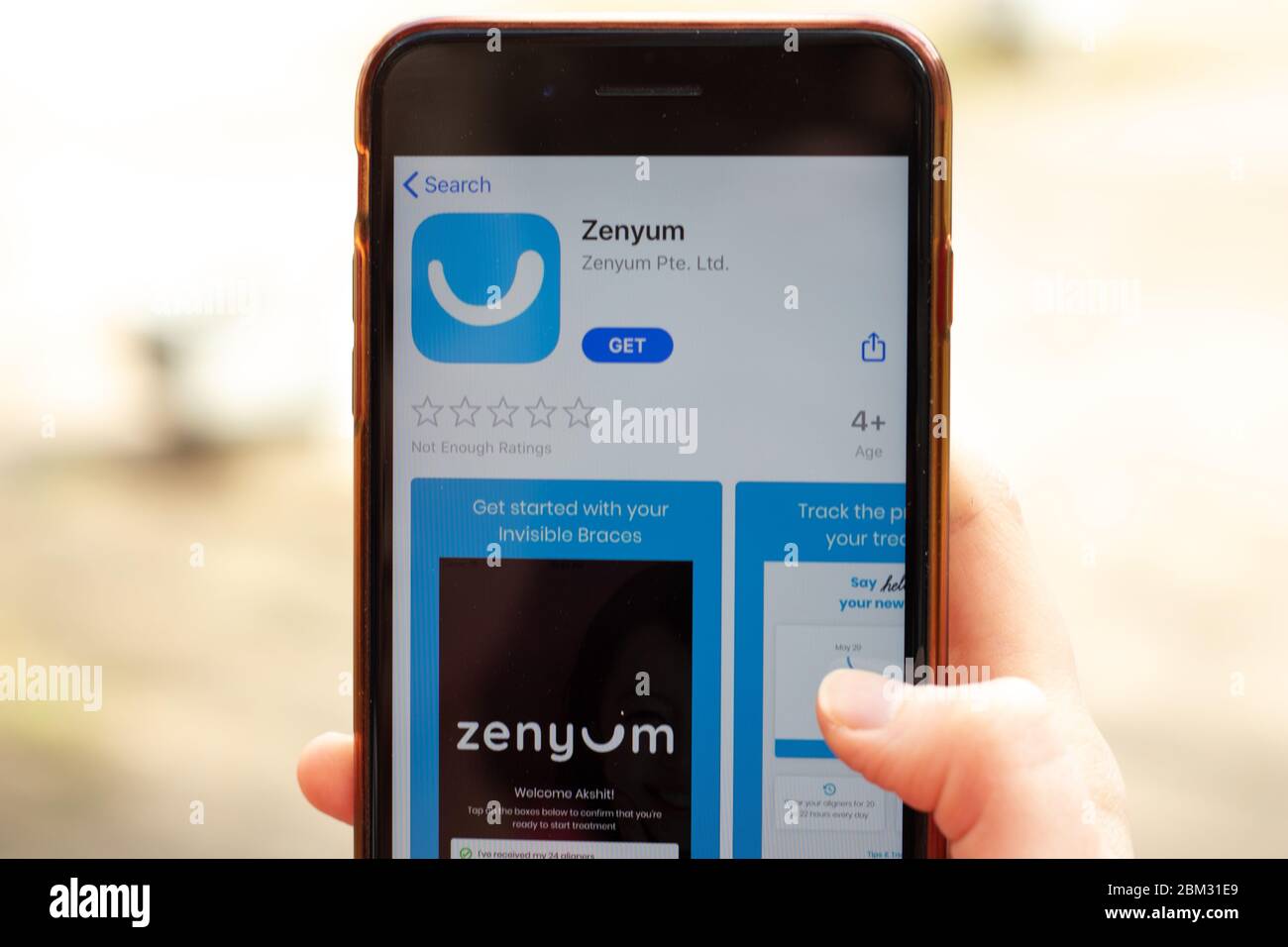 New York, Etats-Unis - 1er mai 2020 : gros plan du logo de l'application Zenyum sur l'écran du téléphone, Editorial Banque D'Images