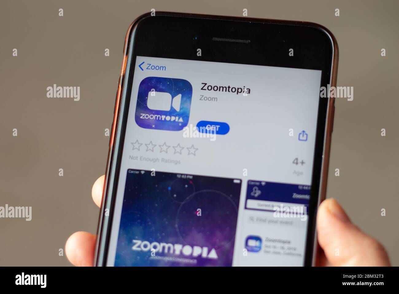 New York, Etats-Unis - 1er mai 2020 : gros plan du logo de l'application Zoomtopia sur l'écran du téléphone, éditorial Banque D'Images