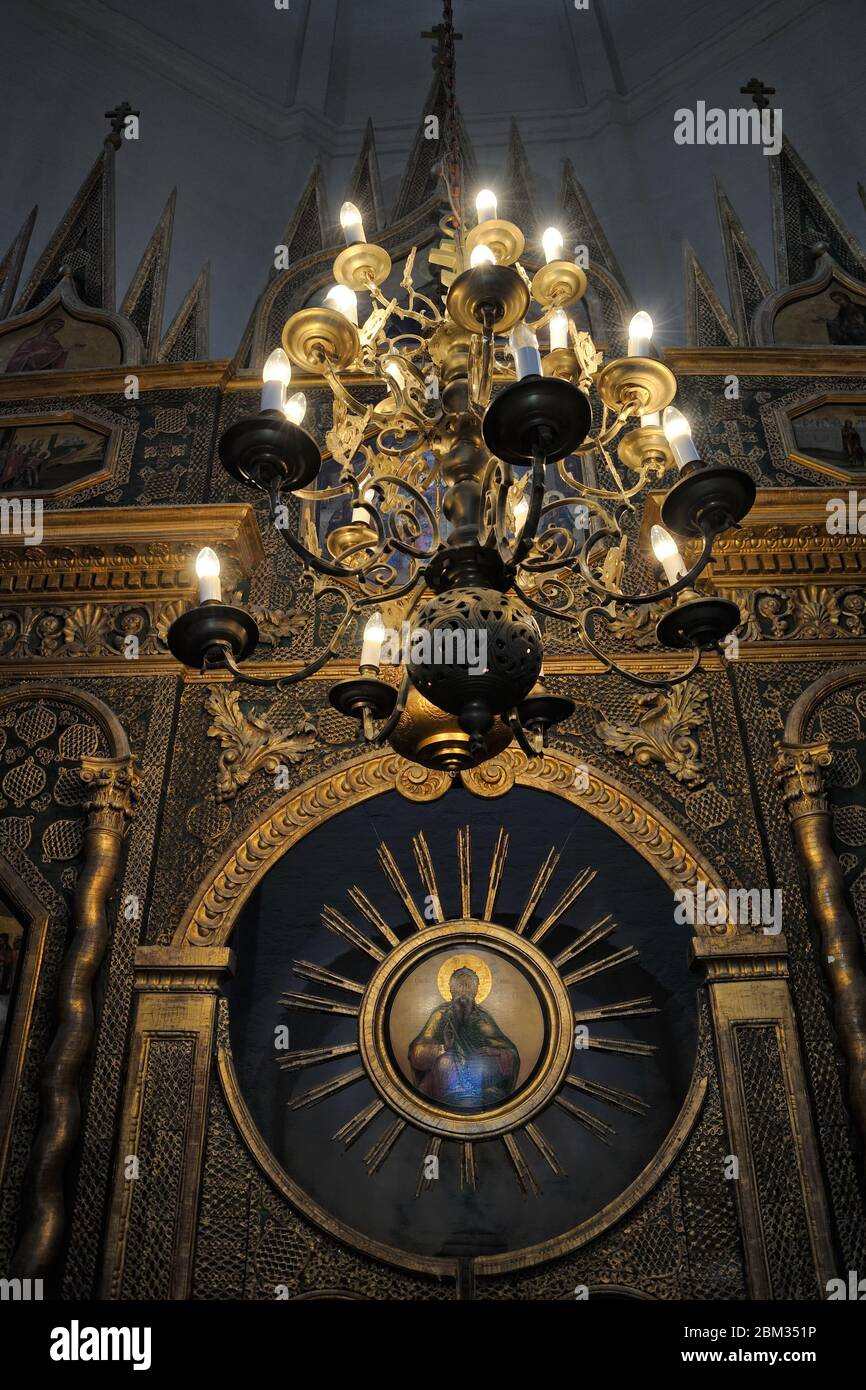 Lumières du lustre de la chapelle occidentale de la cathédrale Saint-Basile Banque D'Images