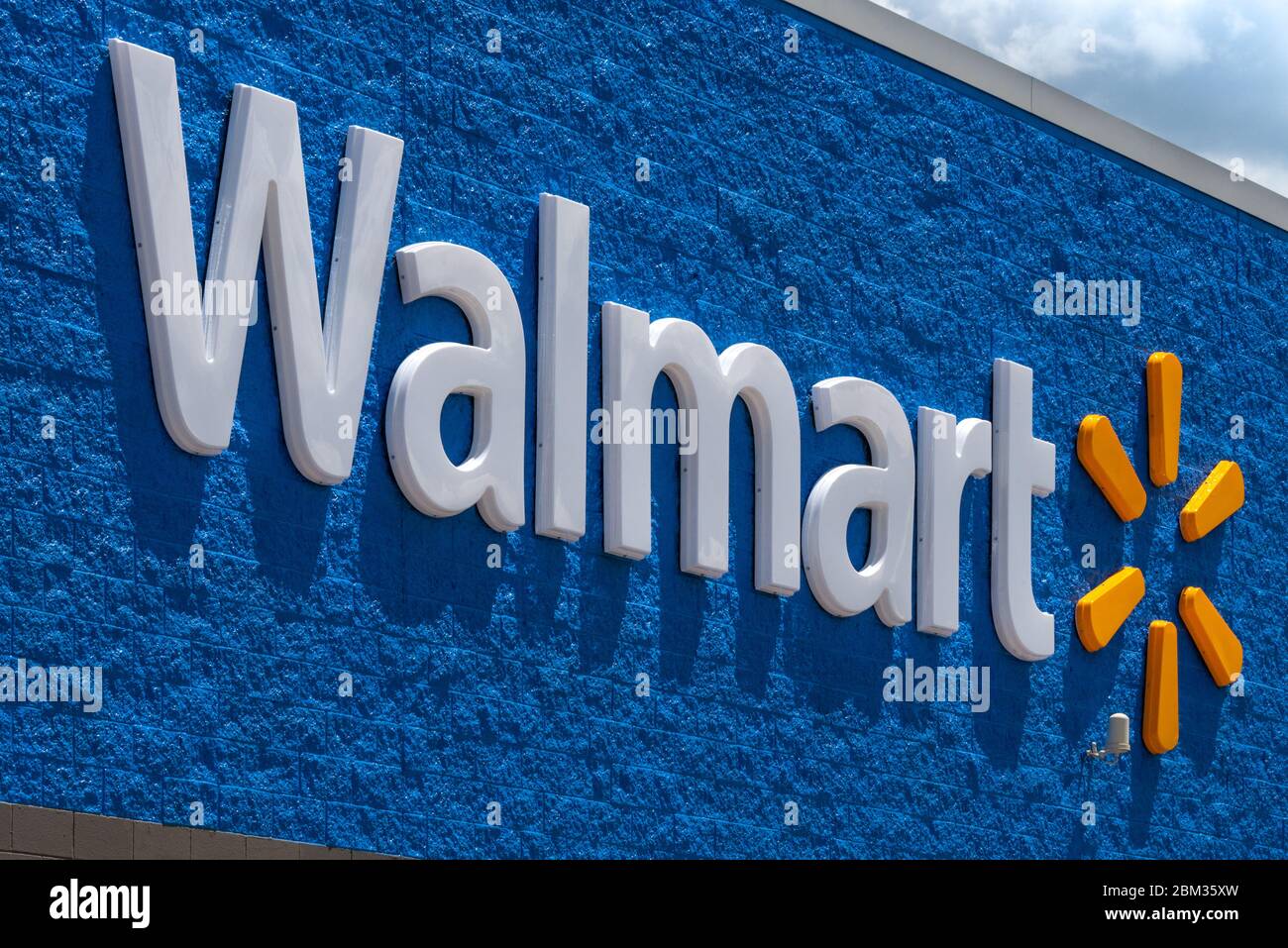 Logo Walmart dans un magasin Walmart à Snellville (Metro Atlanta), Géorgie. (ÉTATS-UNIS) Banque D'Images